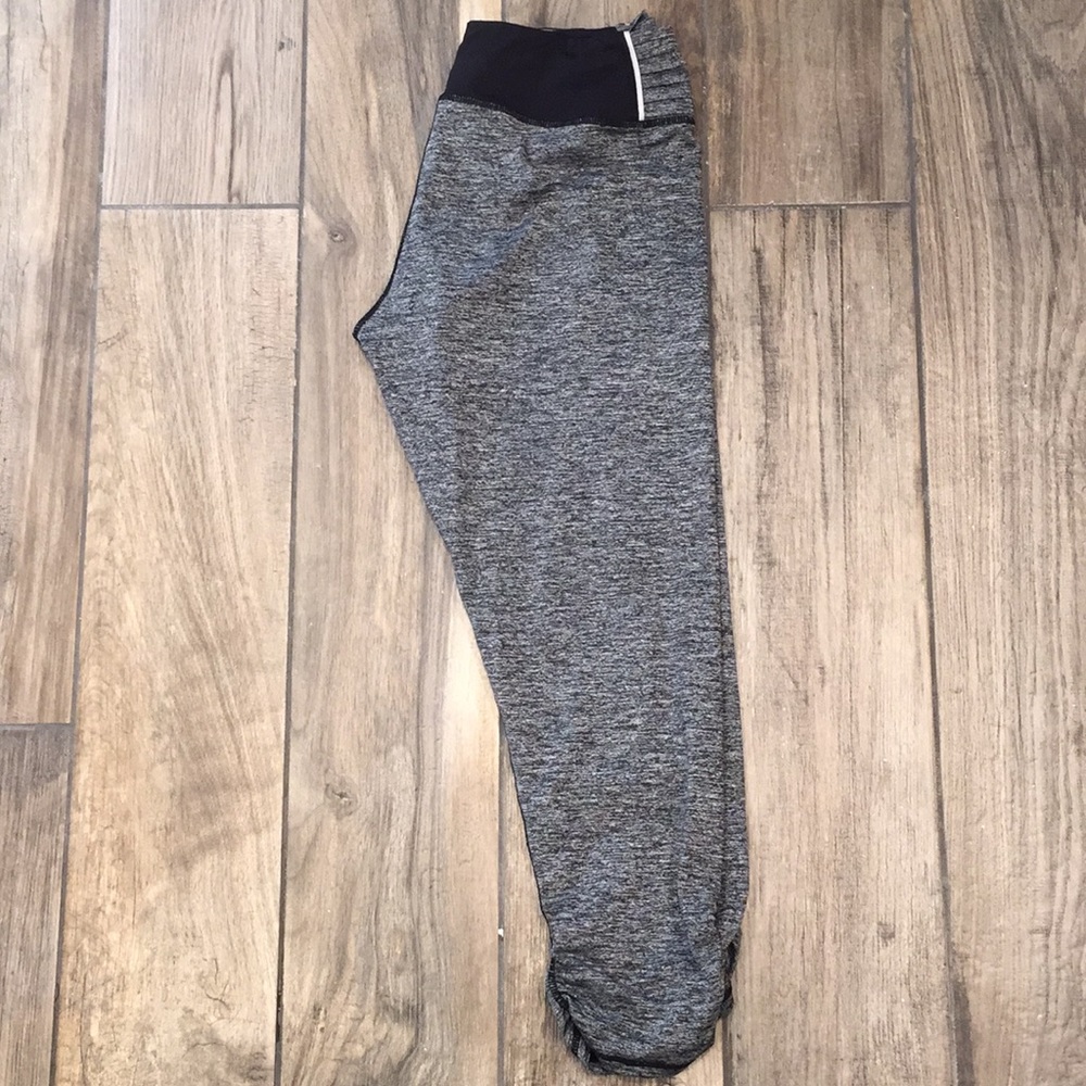 🏃🏽‍♀️ EUC Grey Spandex Workout Pants 🏃🏽‍♀️